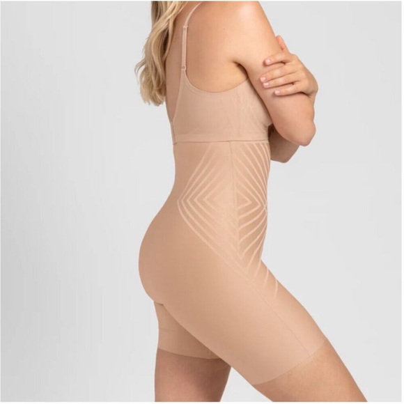 NWT HONEYLOVE Silhouette High-Waist Short in tan size large. - Picture 3 of 8